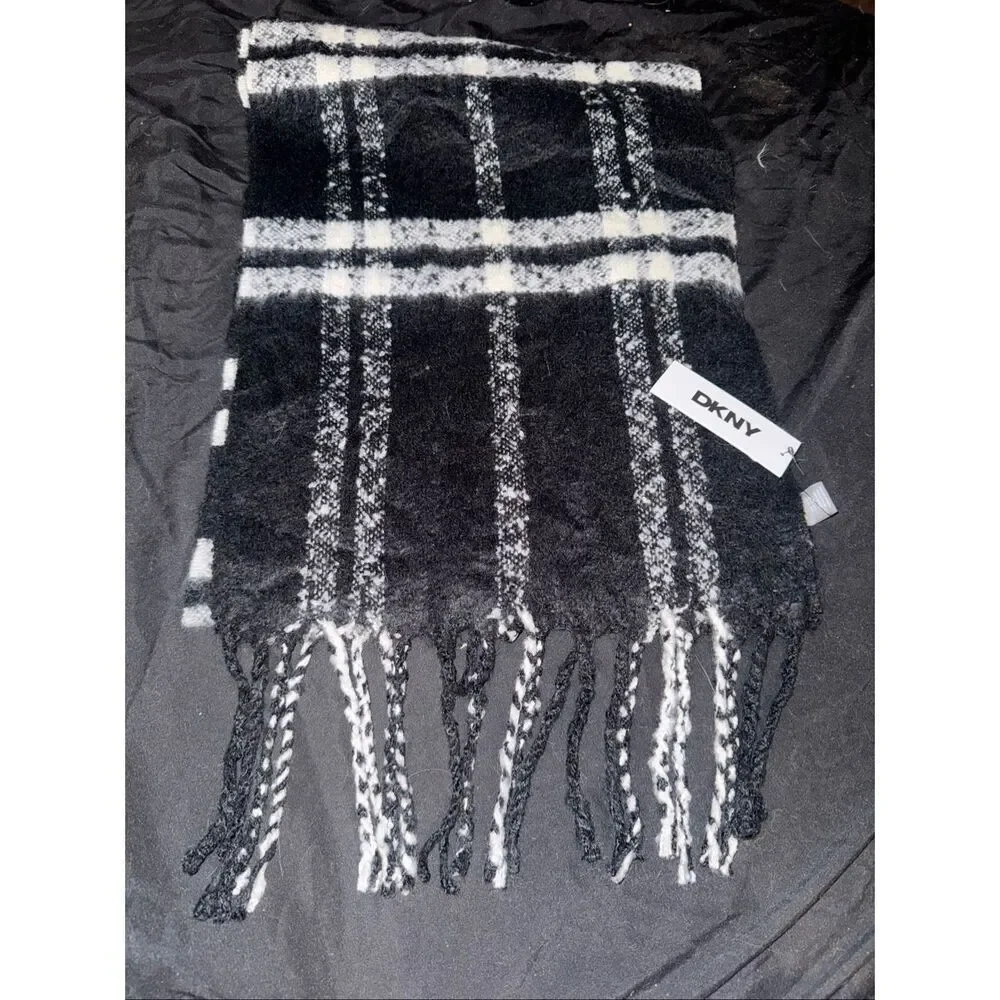 NWT DKNY scarf